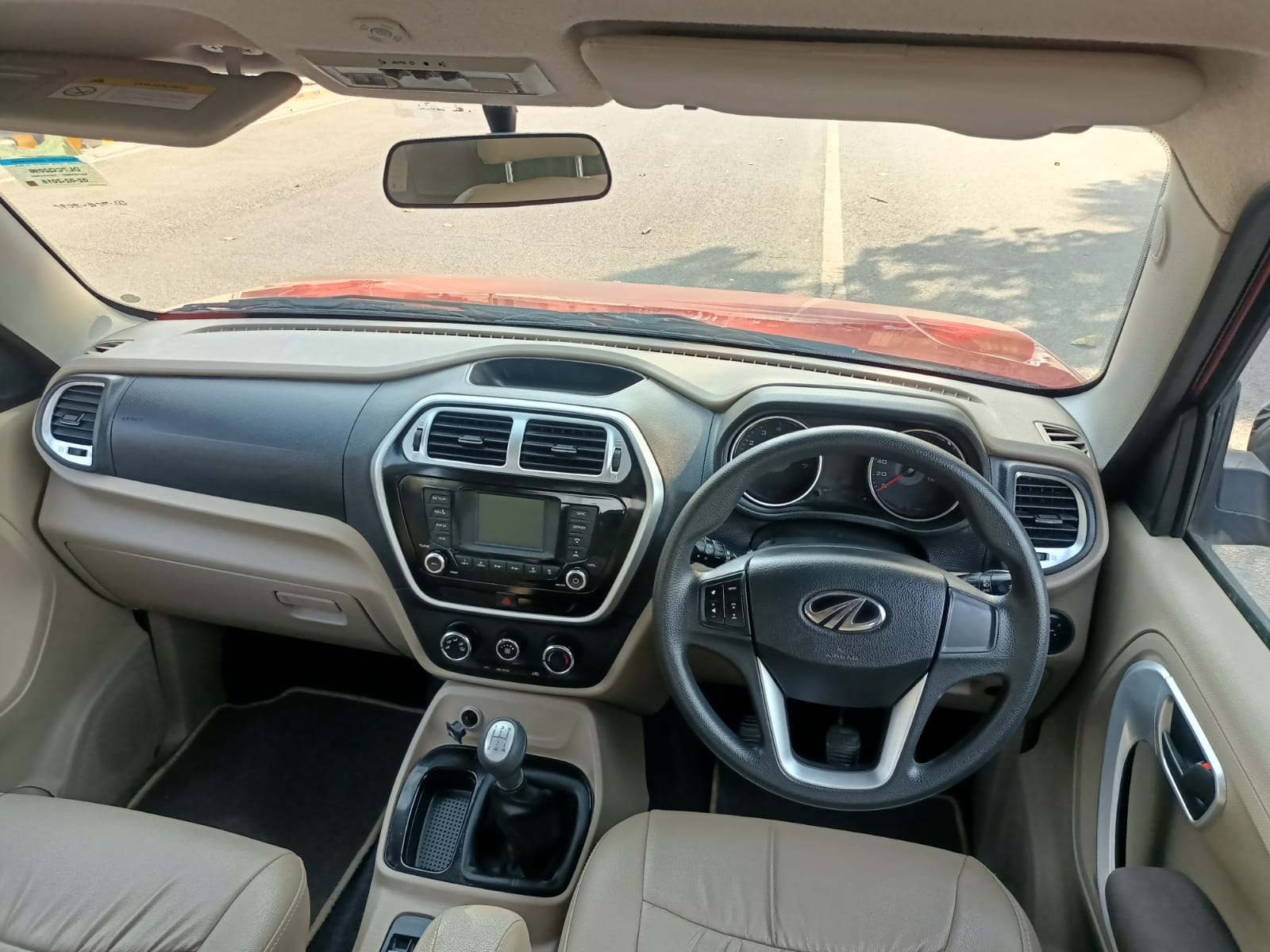 TUV300 image 11 TUV300 image 11