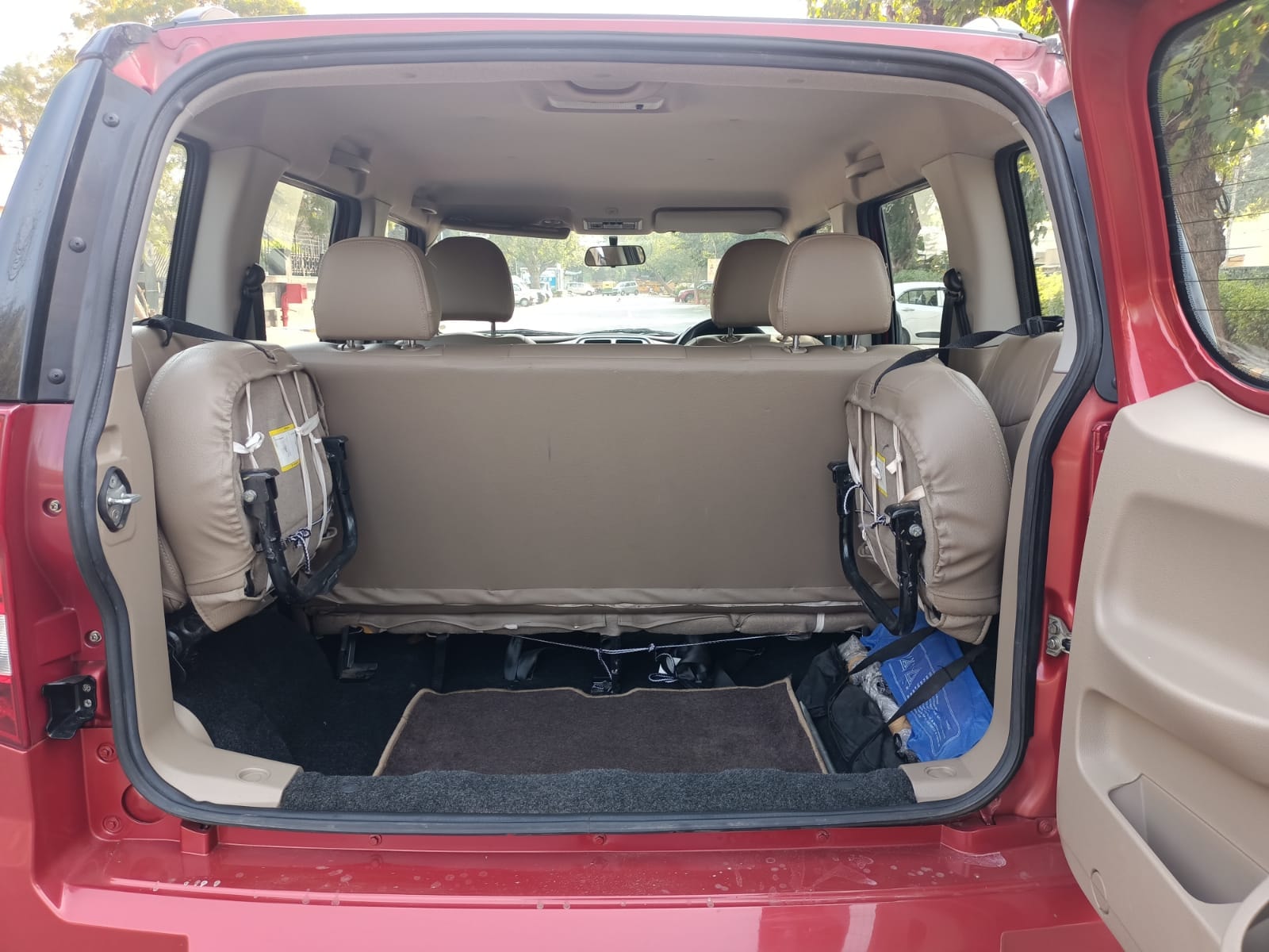 TUV300 image 8 TUV300 image 8