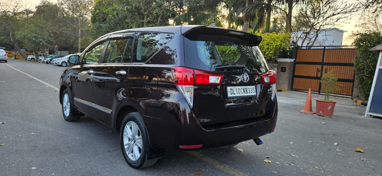 Innova Crysta image 3 Innova Crysta image 3