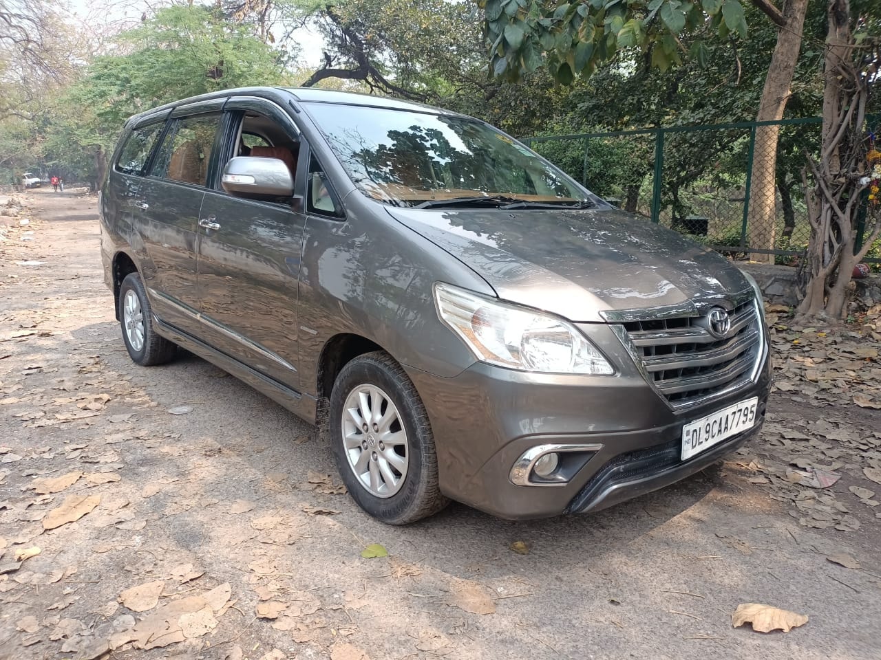 Innova image 5 Innova image 5