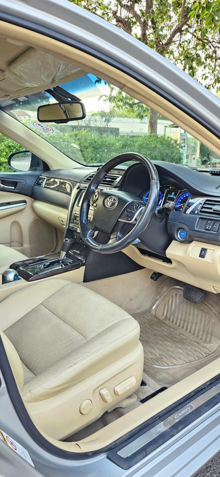2016 Toyota Camry Hybrid BS IV Front Seats 