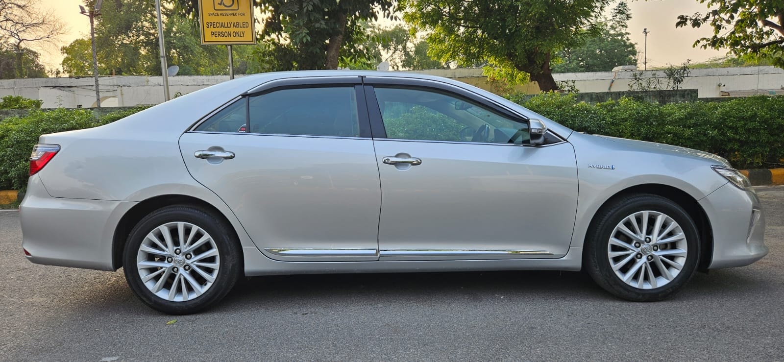 Camry image 4 Camry image 4