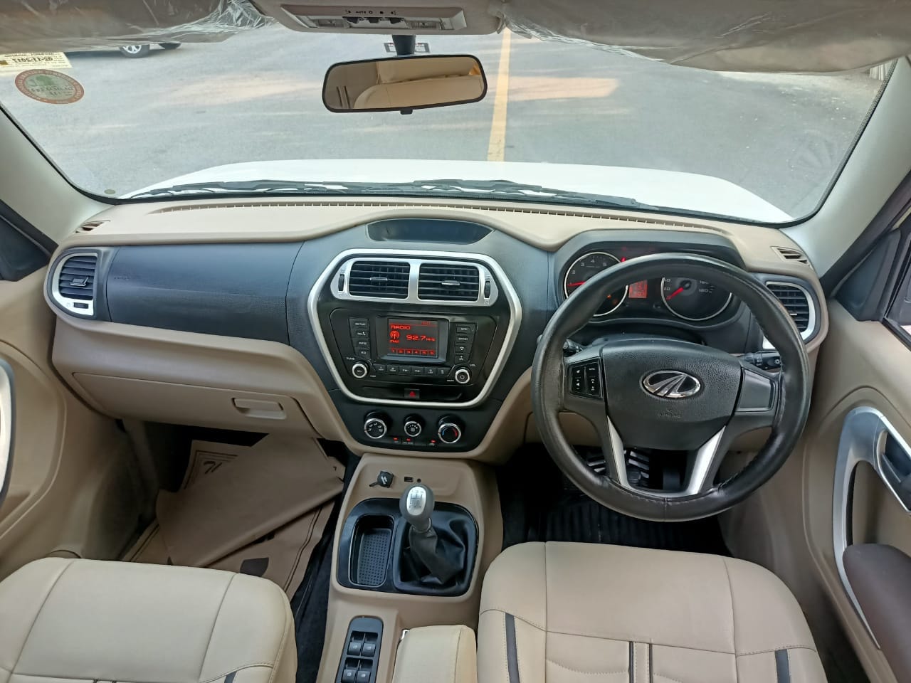 TUV300 image 8 TUV300 image 8