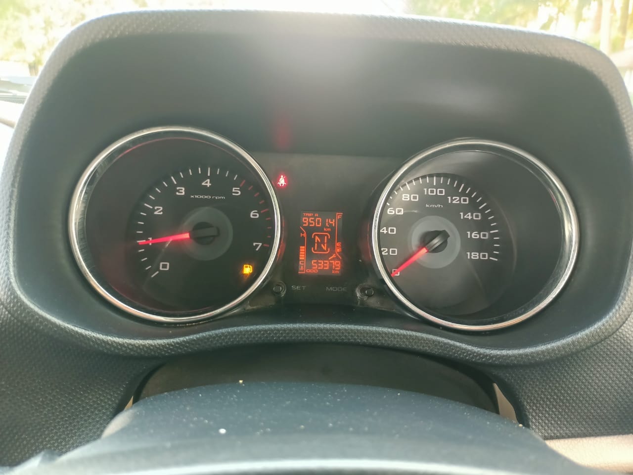 TUV300 image 7 TUV300 image 7