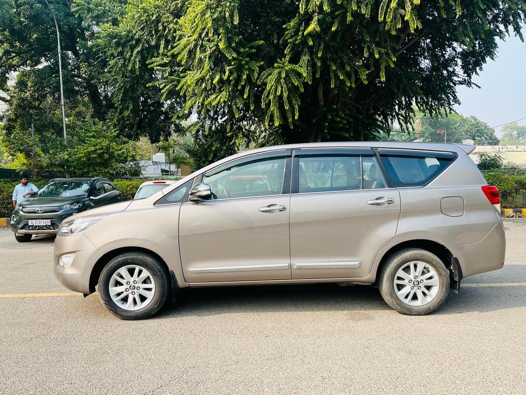 Innova Crysta image 2 Innova Crysta image 2