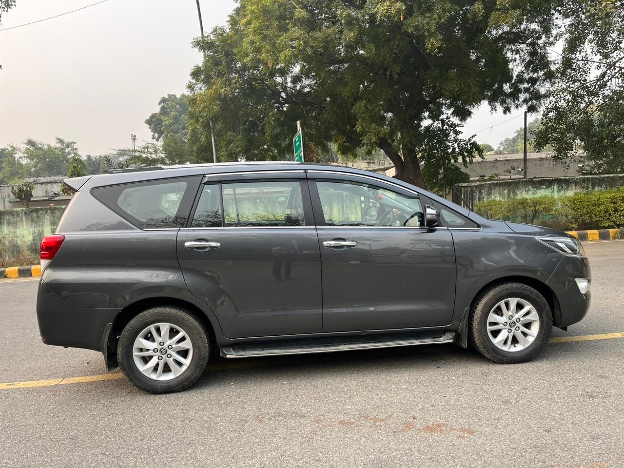 Innova Crysta image 4 Innova Crysta image 4