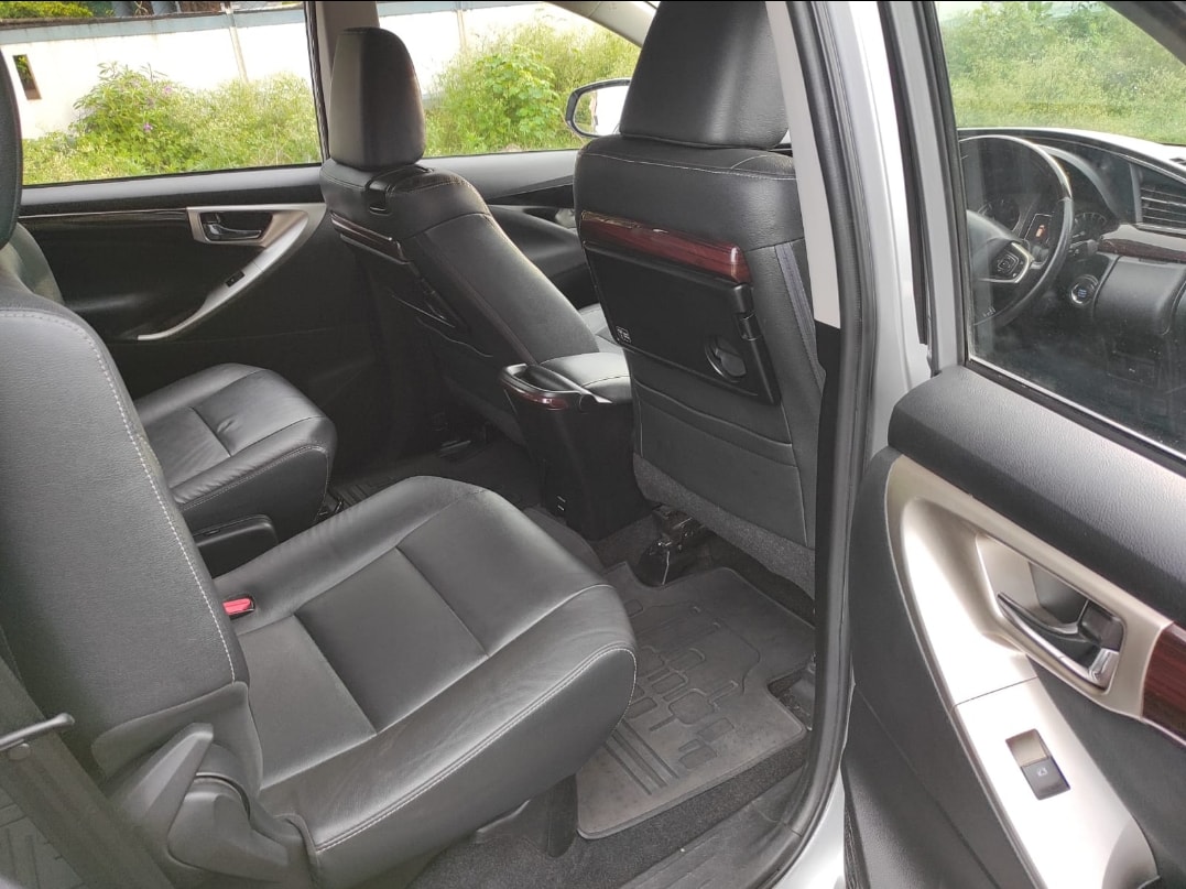 Innova Crysta image 2 Innova Crysta image 2