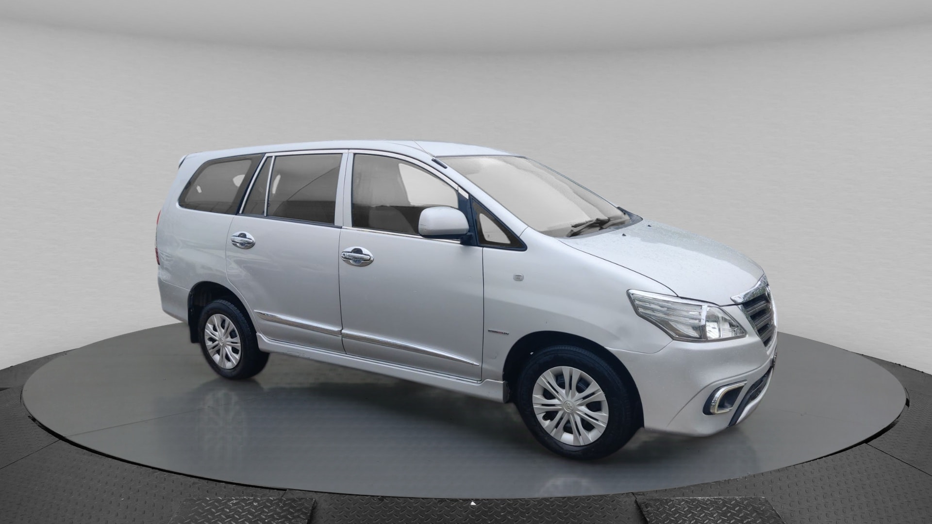 Innova image 5 Innova image 5