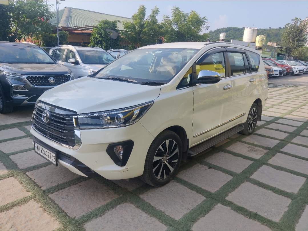 Innova Crysta image 1 Innova Crysta image 1