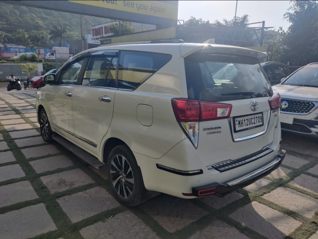 Innova Crysta image 3 Innova Crysta image 3