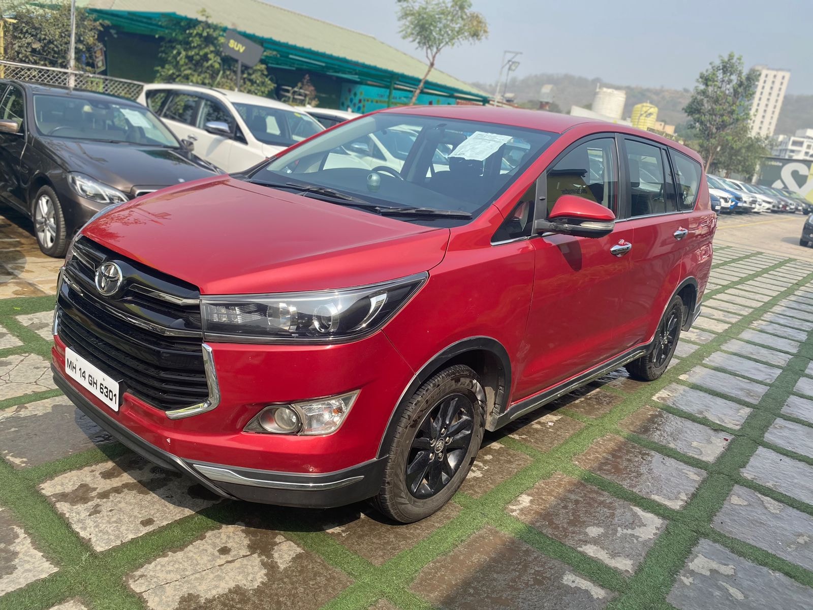 Innova Crysta image 1 Innova Crysta image 1
