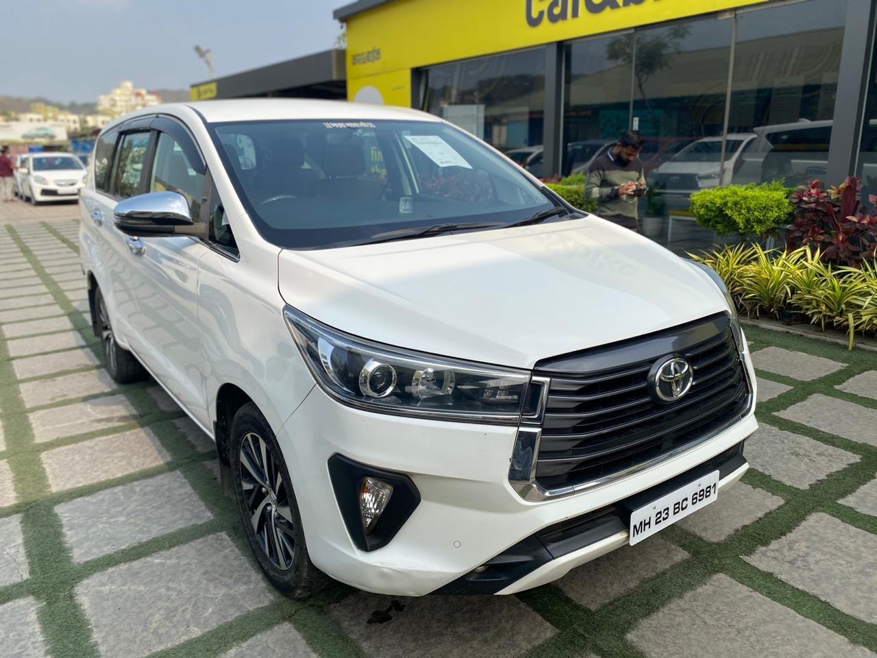 Innova Crysta image 1 Innova Crysta image 1