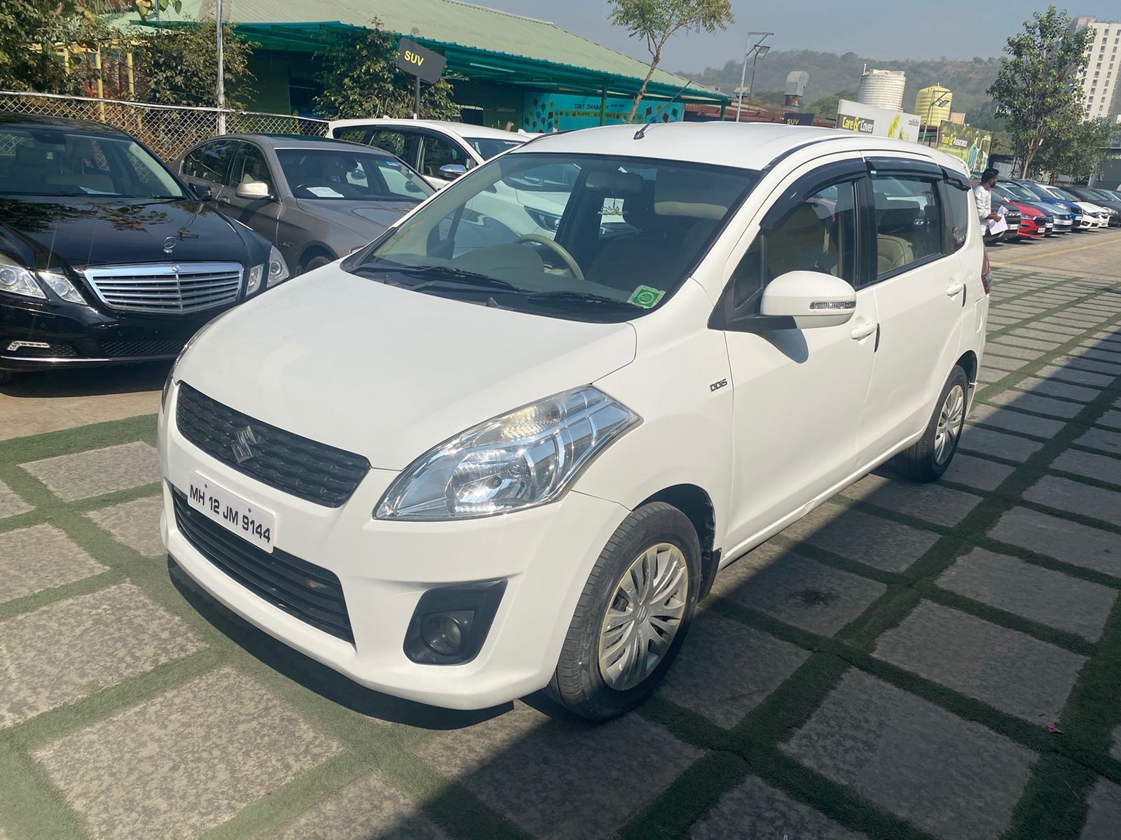 Ertiga image 1 Ertiga image 1