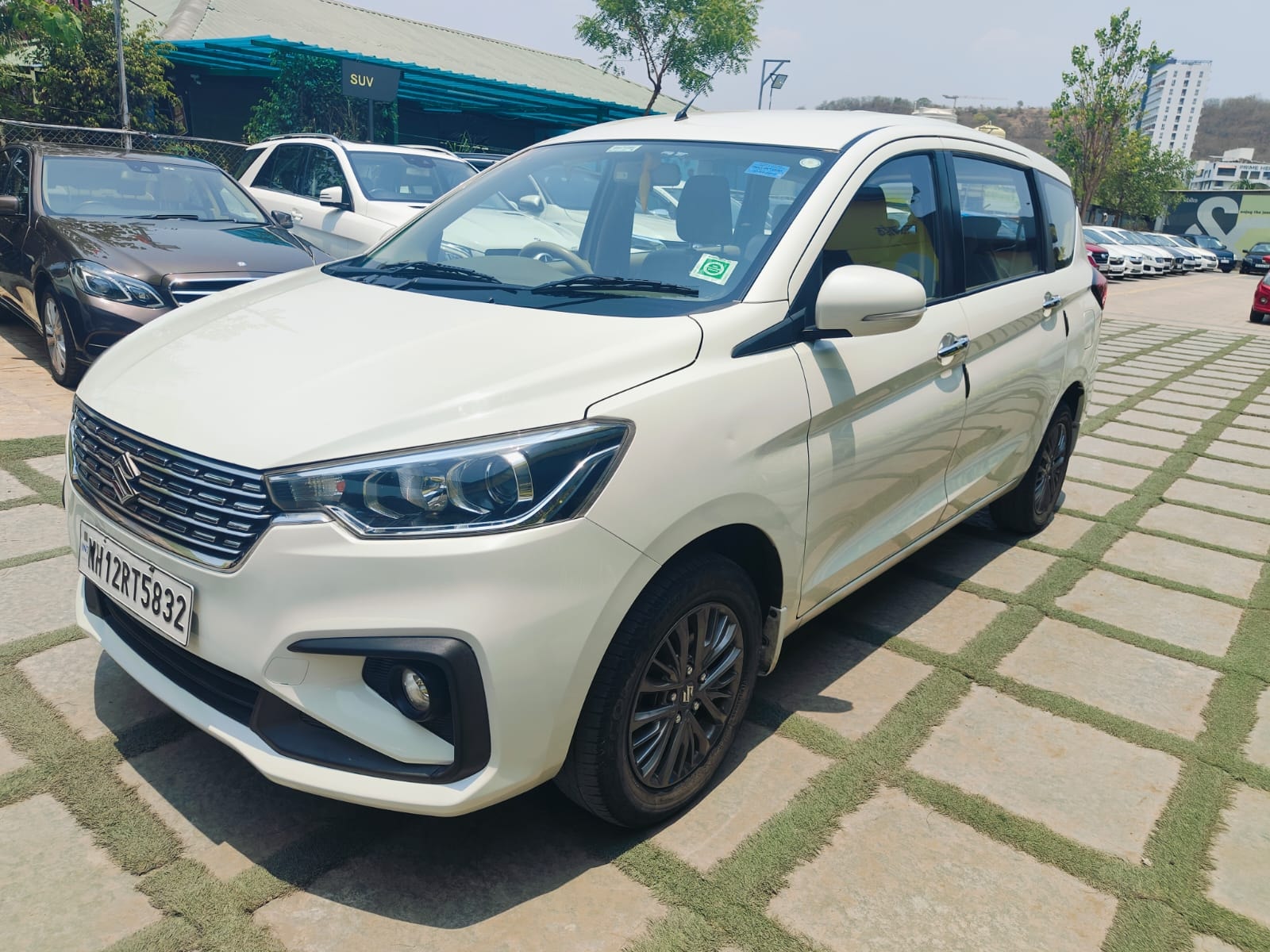 Ertiga image 1 Ertiga image 1