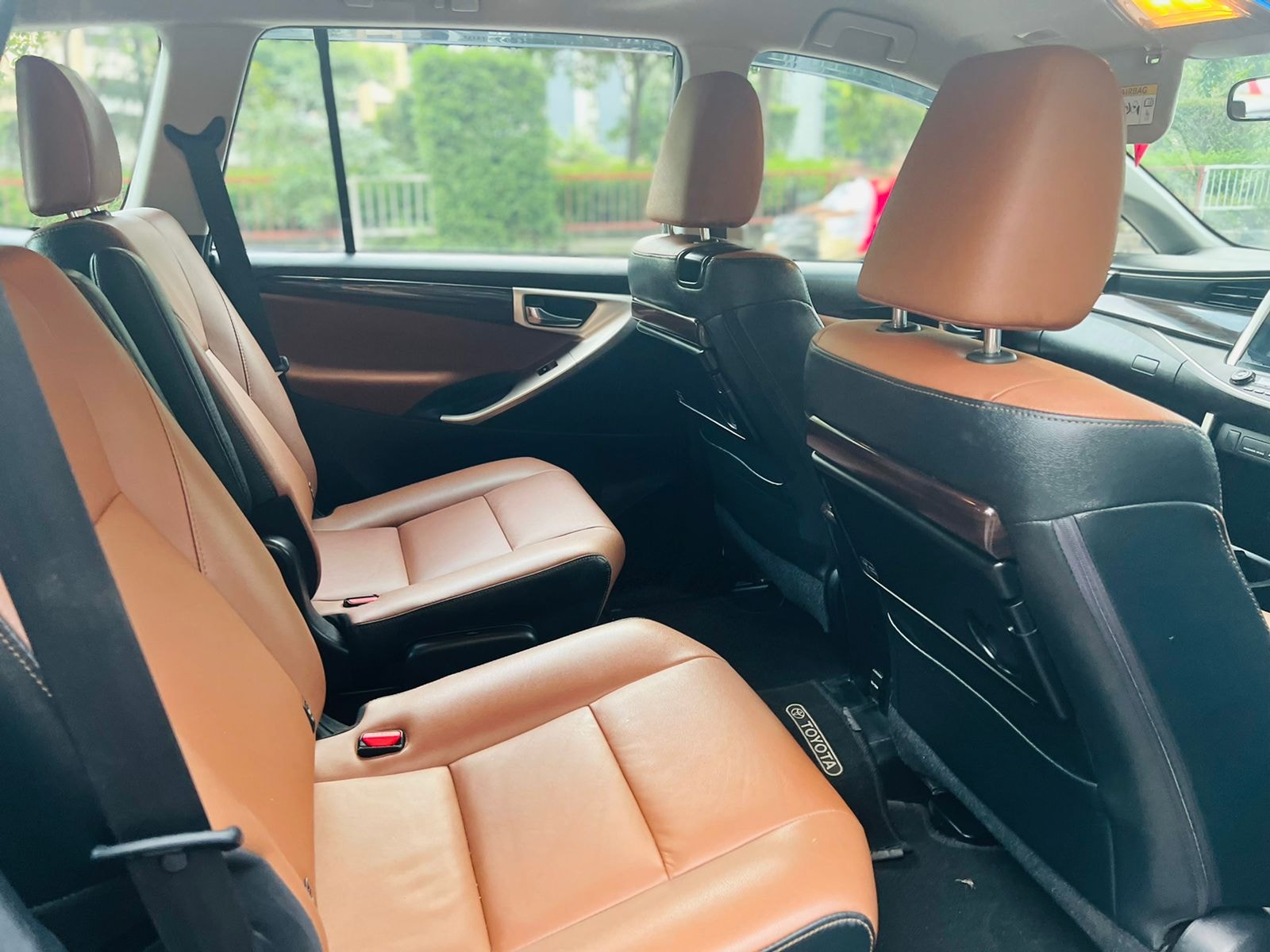 Innova Crysta image 11 Innova Crysta image 11