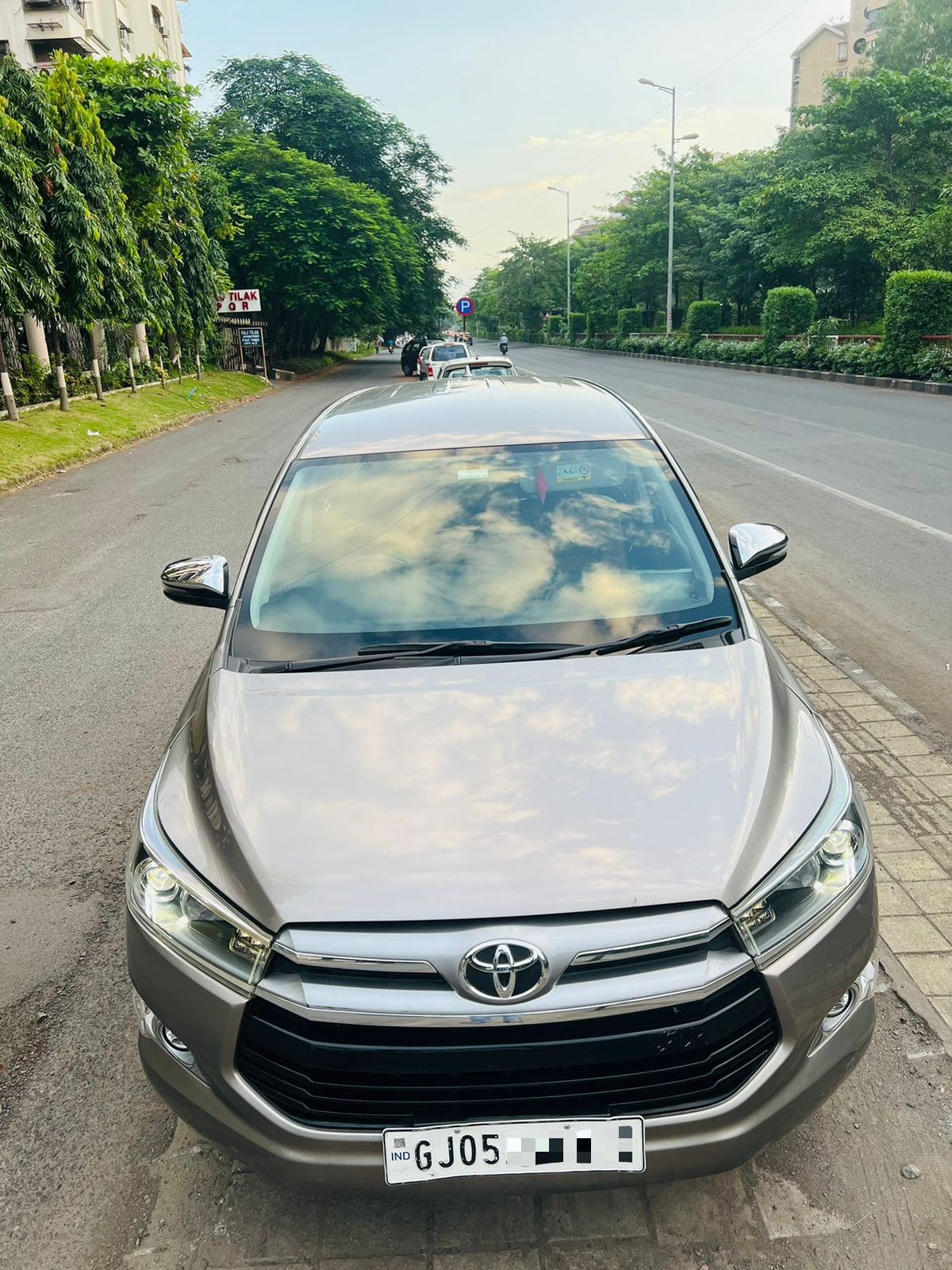 Innova Crysta image 1 Innova Crysta image 1