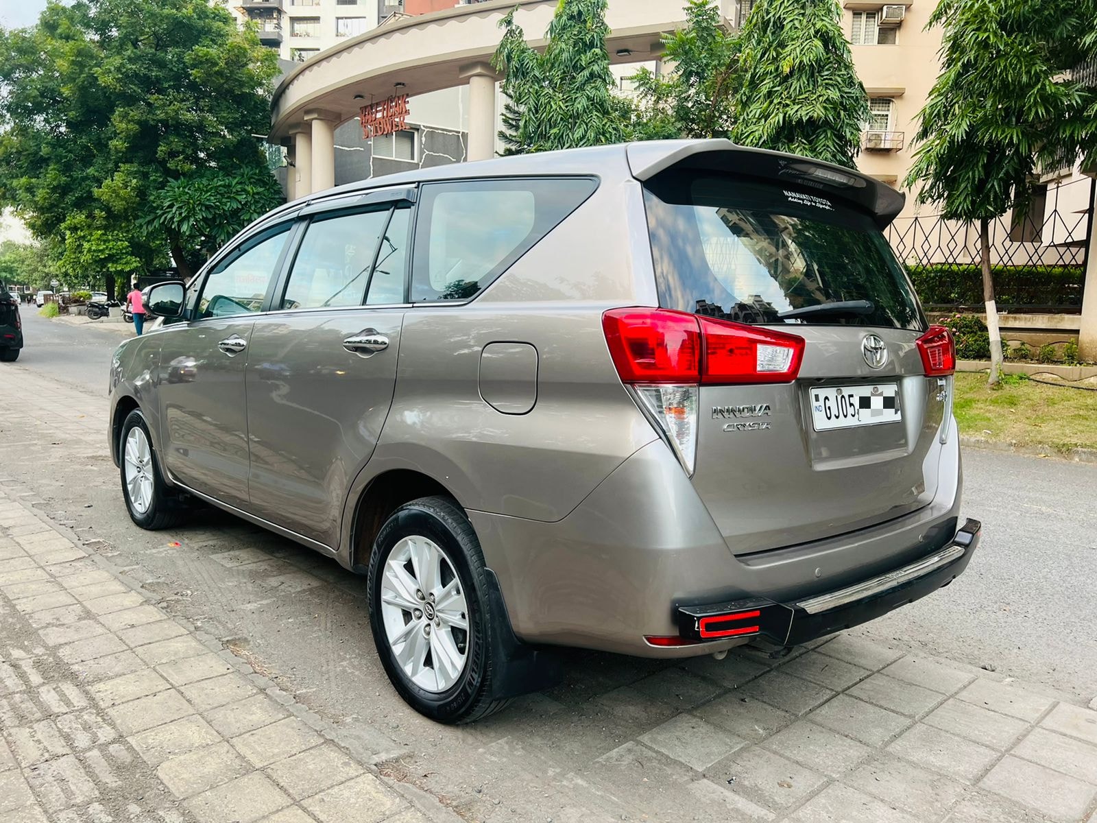 Innova Crysta image 5 Innova Crysta image 5