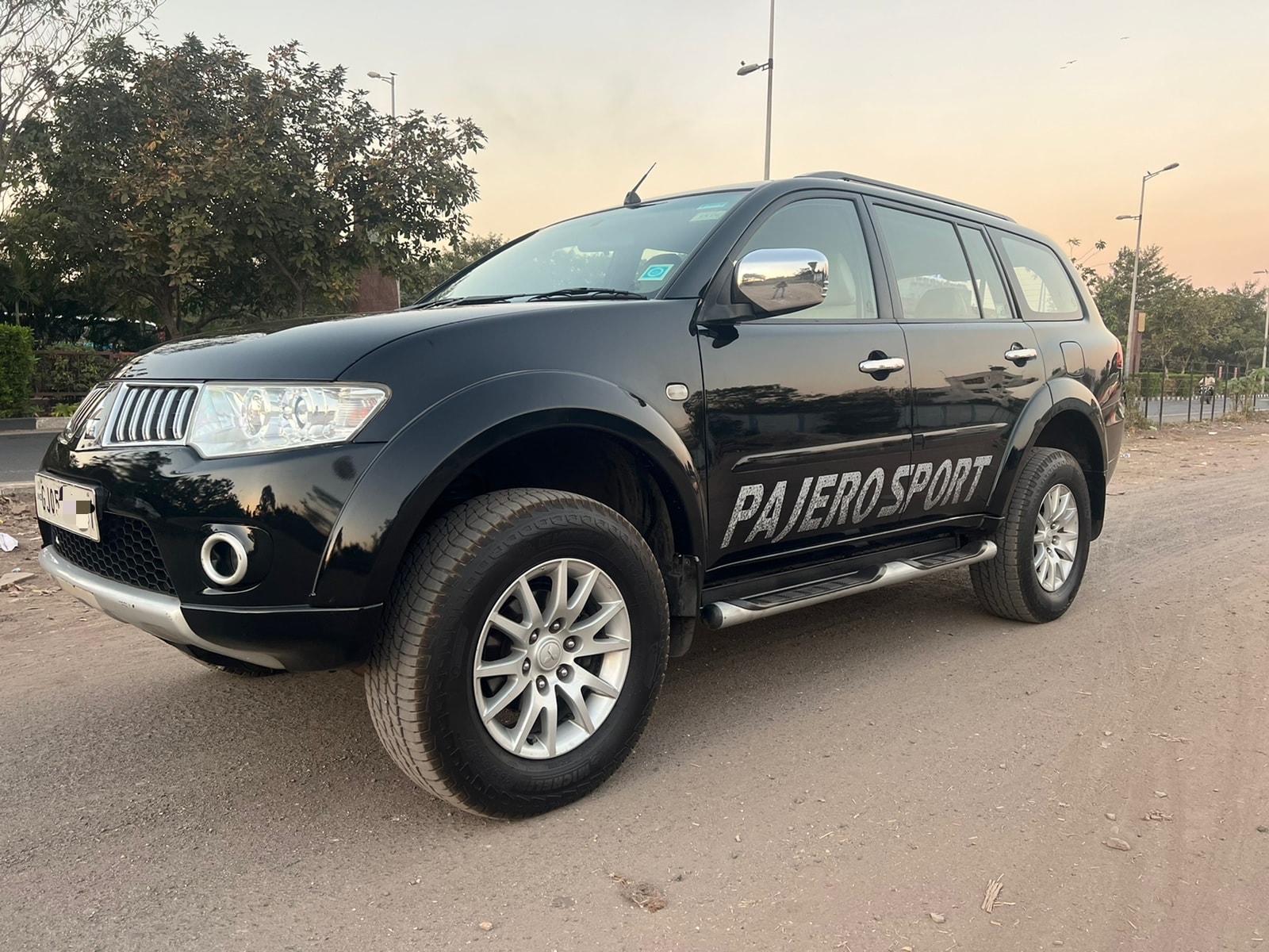 Pajero Sport image 1 Pajero Sport image 1