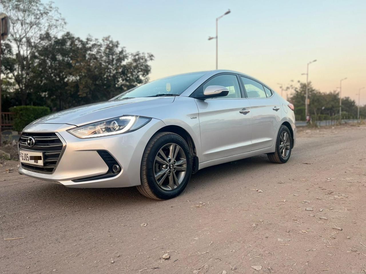 Elantra image 1 Elantra image 1