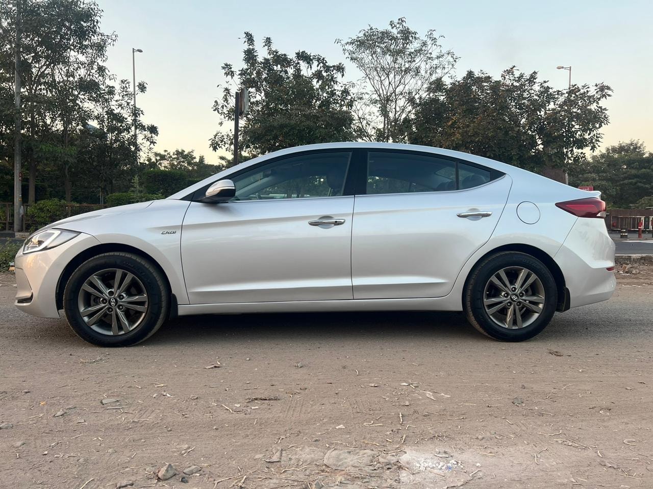 Elantra image 2 Elantra image 2