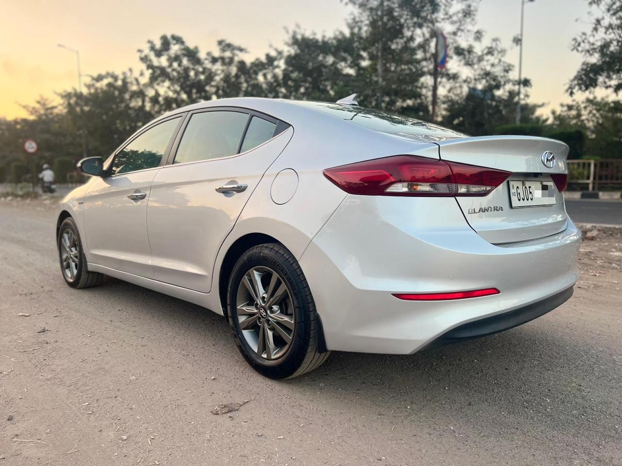 Elantra image 3 Elantra image 3