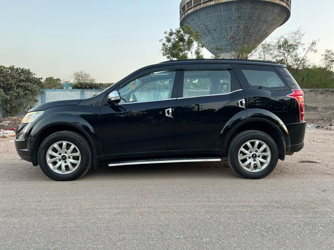 2017 Mahindra XUV500 W10 FWD Left Side View 