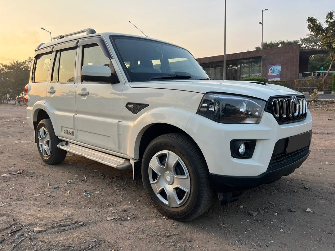 2018 Mahindra Scorpio S5 2WD BS IV Right Side View 
