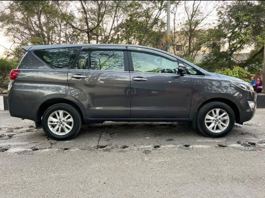 Innova Crysta image 1 Innova Crysta image 1