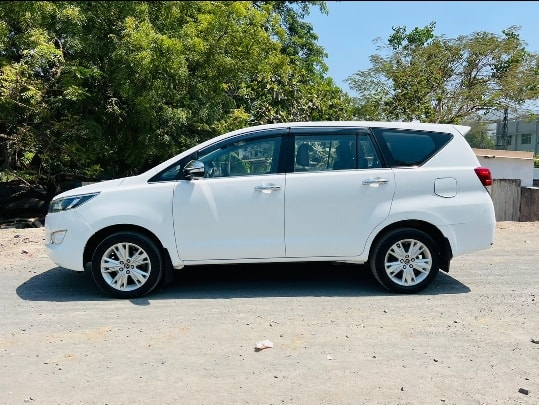 Innova Crysta image 2 Innova Crysta image 2