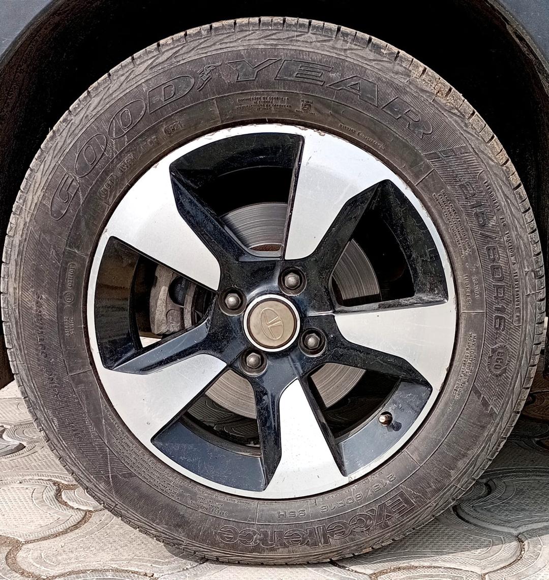 2017 Tata Nexon XZ Plus Diesel Wheels Tyres 