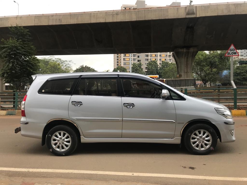 Innova image 8 Innova image 8