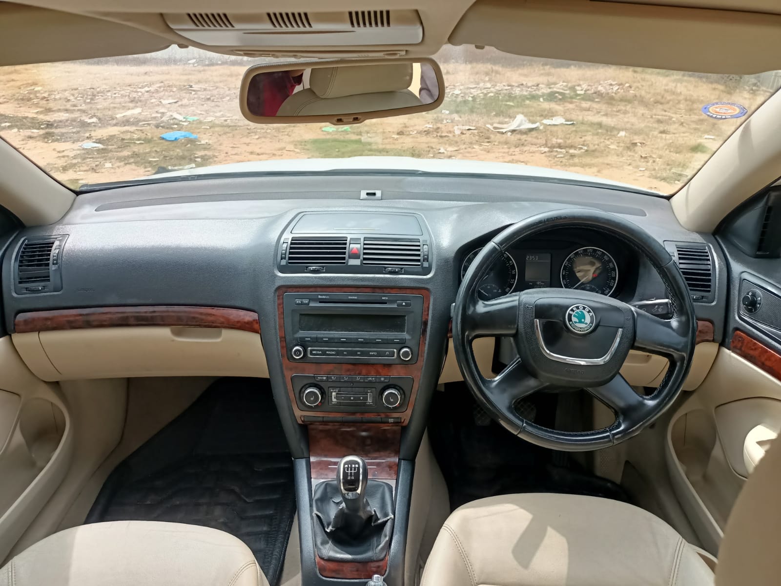 Laura image 13 Laura image 13