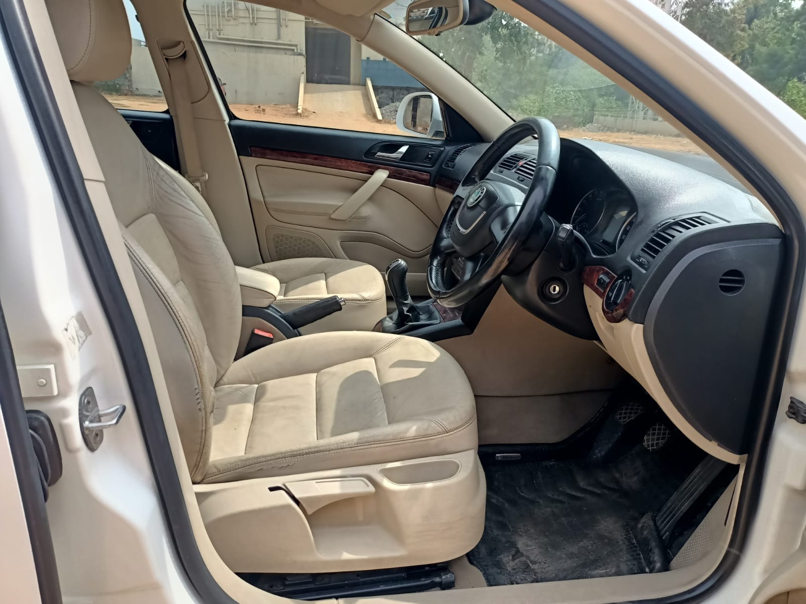 Laura image 14 Laura image 14