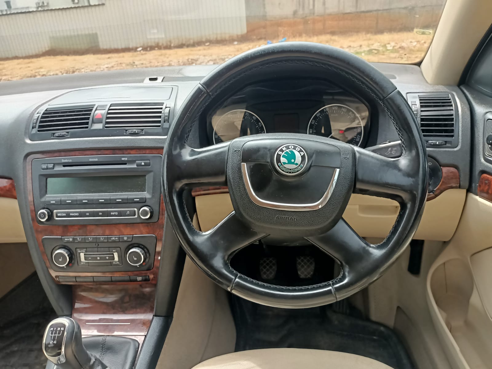 Laura image 17 Laura image 17