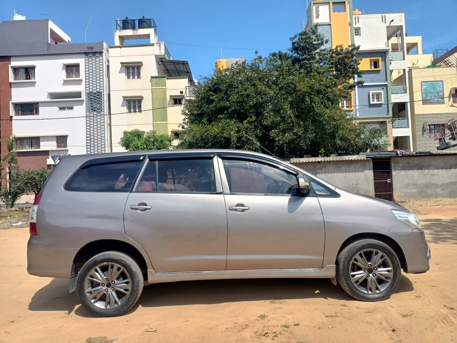 Innova image 7 Innova image 7