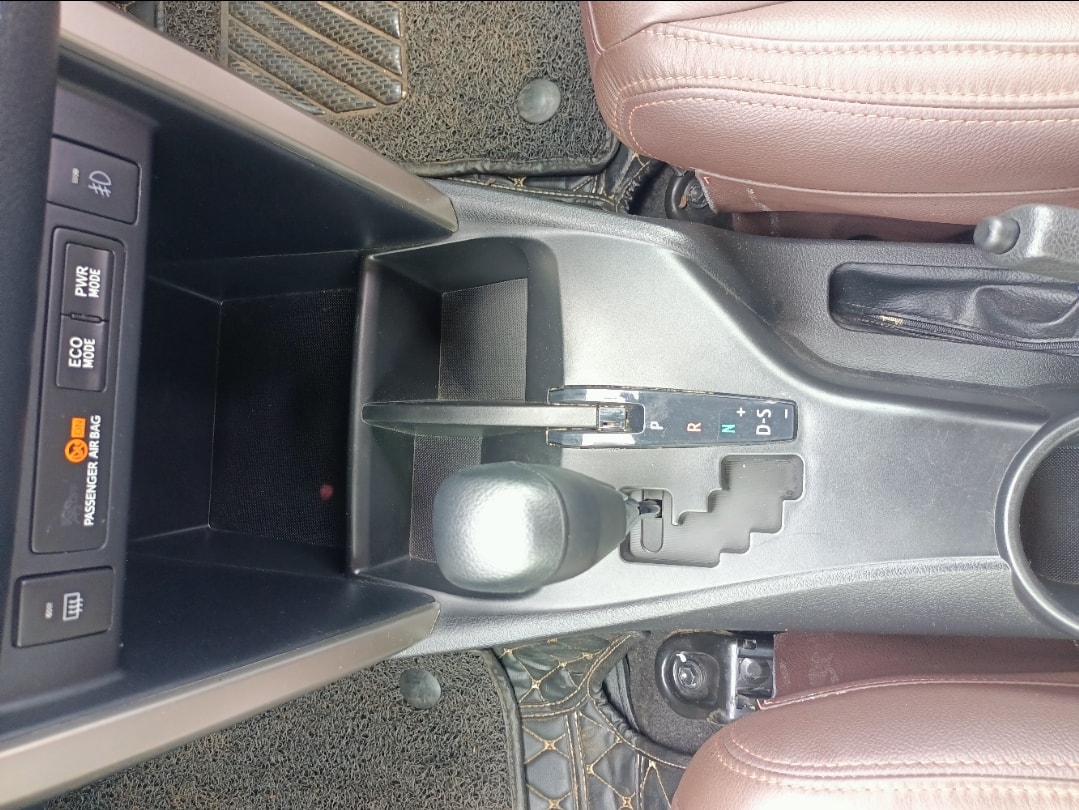 Innova Crysta image 10 Innova Crysta image 10