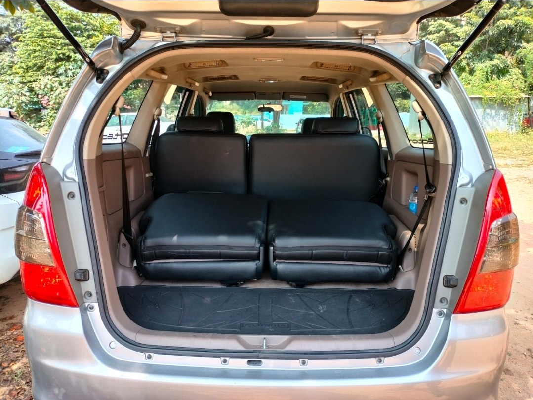 Innova image 16 Innova image 16