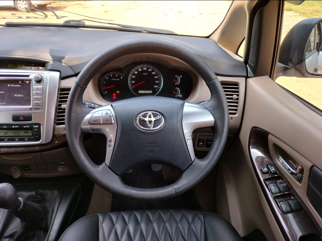 Innova image 12 Innova image 12