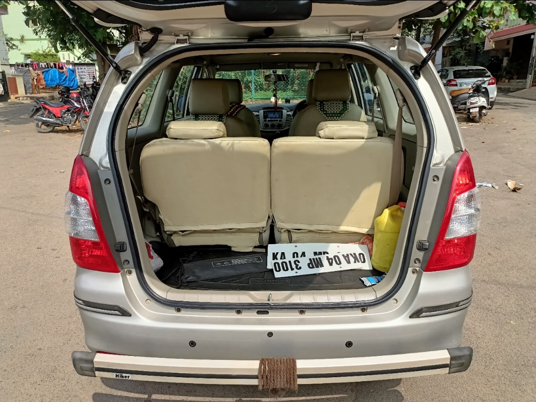 Innova image 16 Innova image 16