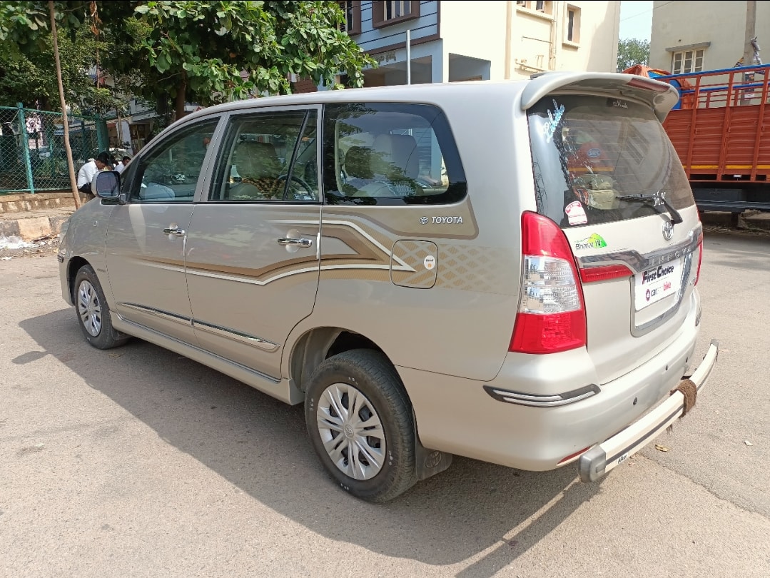 Innova image 5 Innova image 5