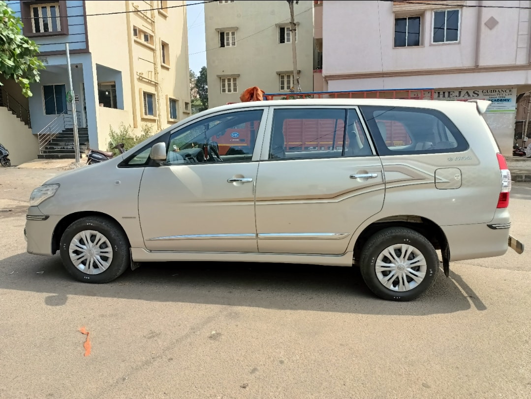 Innova image 6 Innova image 6