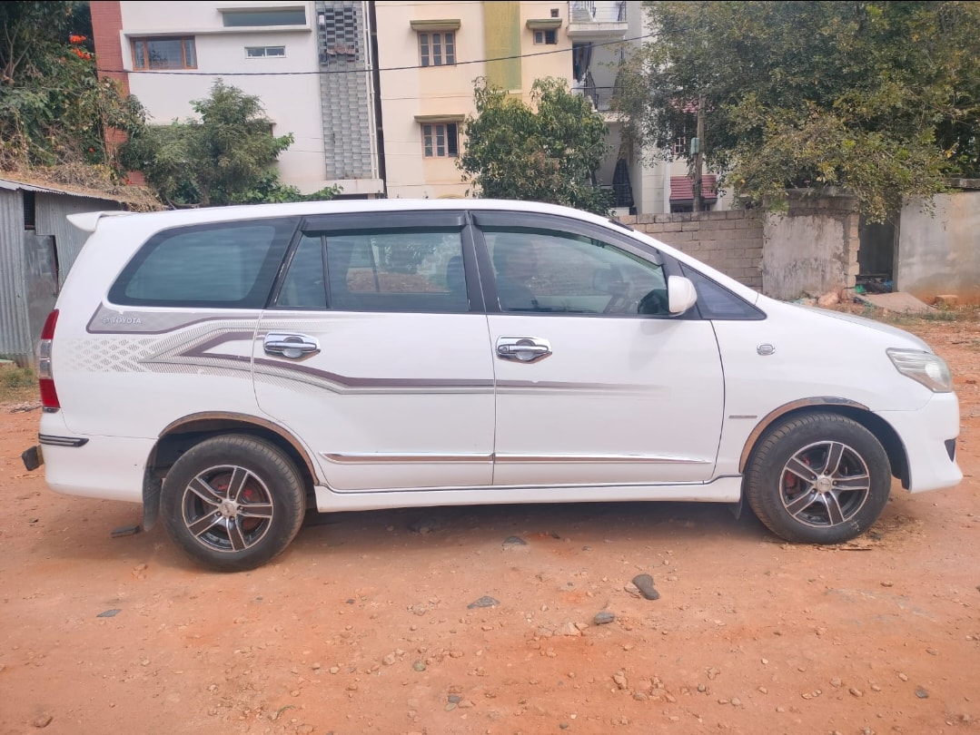 Innova image 6 Innova image 6