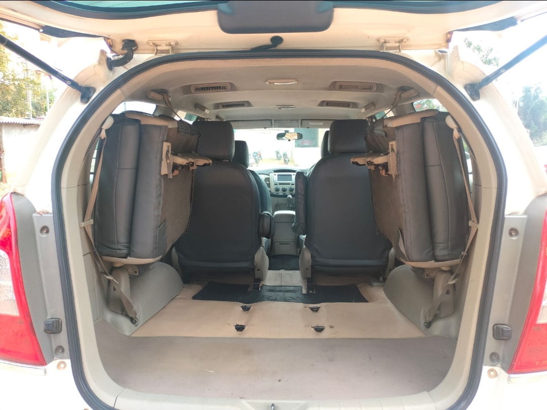 Innova image 10 Innova image 10