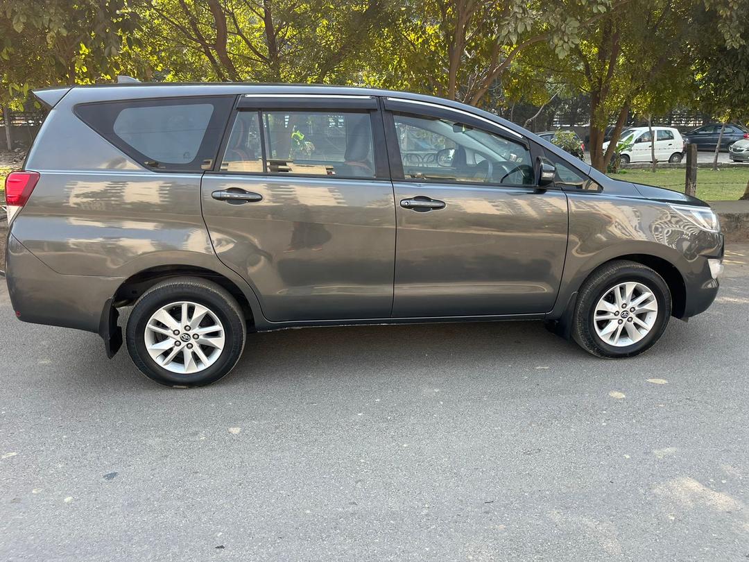 2019 Toyota Innova Crysta 2.4 GX MT 7-Seater BS IV Right Side View 