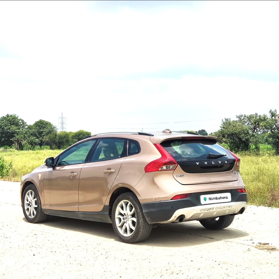 V40 Cross Country image 3 V40 Cross Country image 3