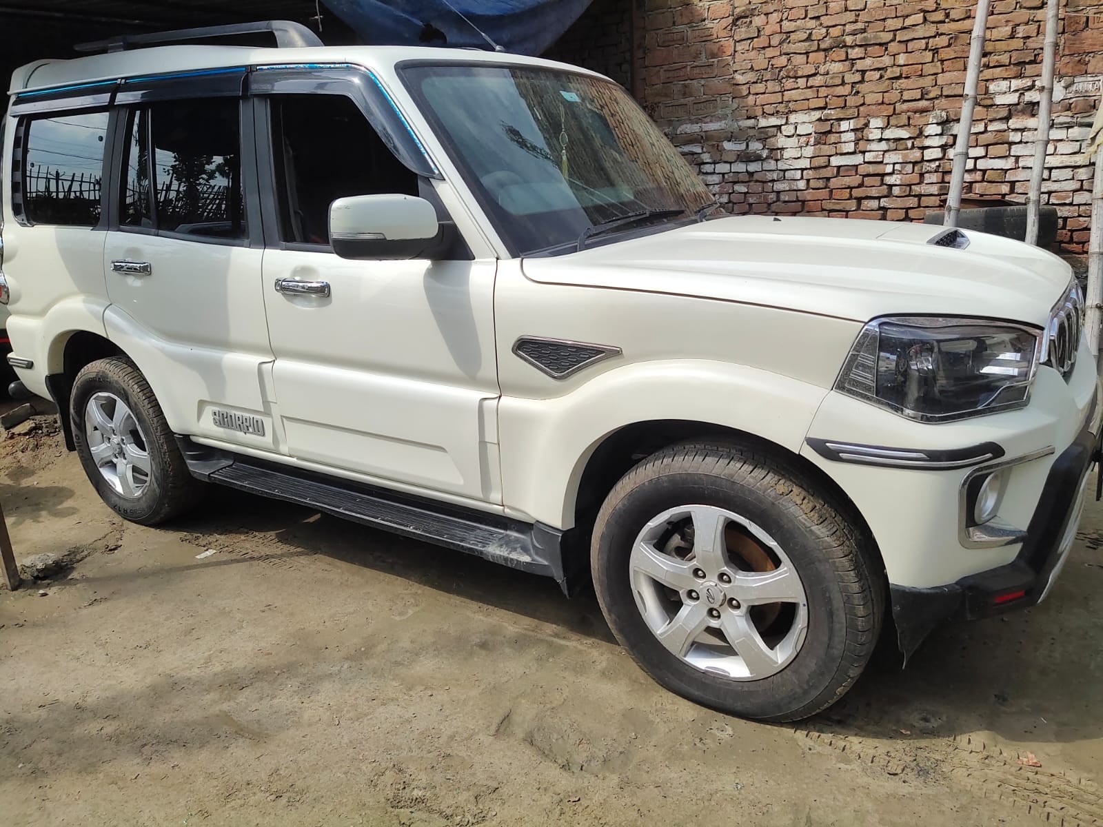 Scorpio image 4 Scorpio image 4