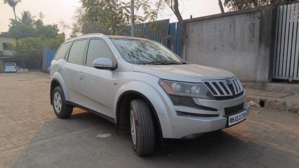 2013 Mahindra XUV500 W6 FWD Front Right View 