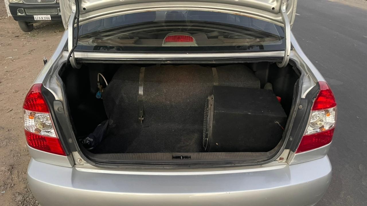 Accent image 10 Accent image 10