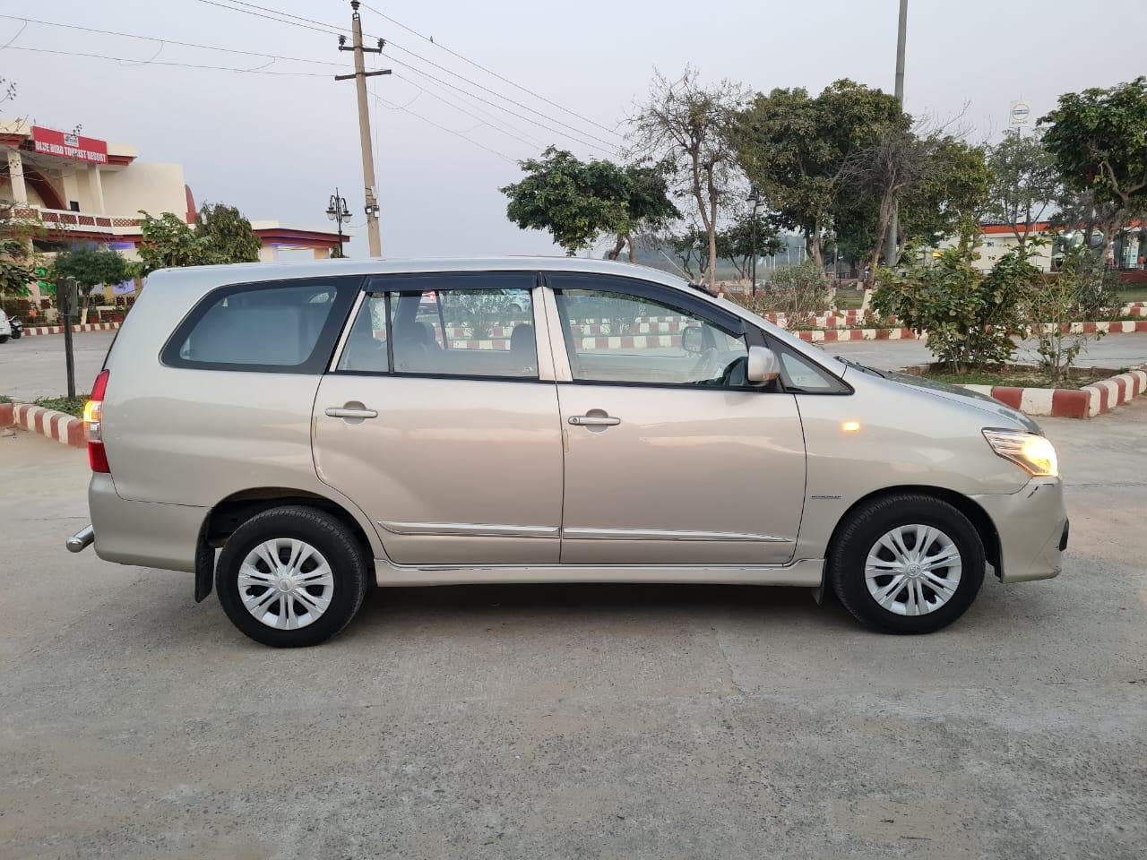 Innova image 7 Innova image 7