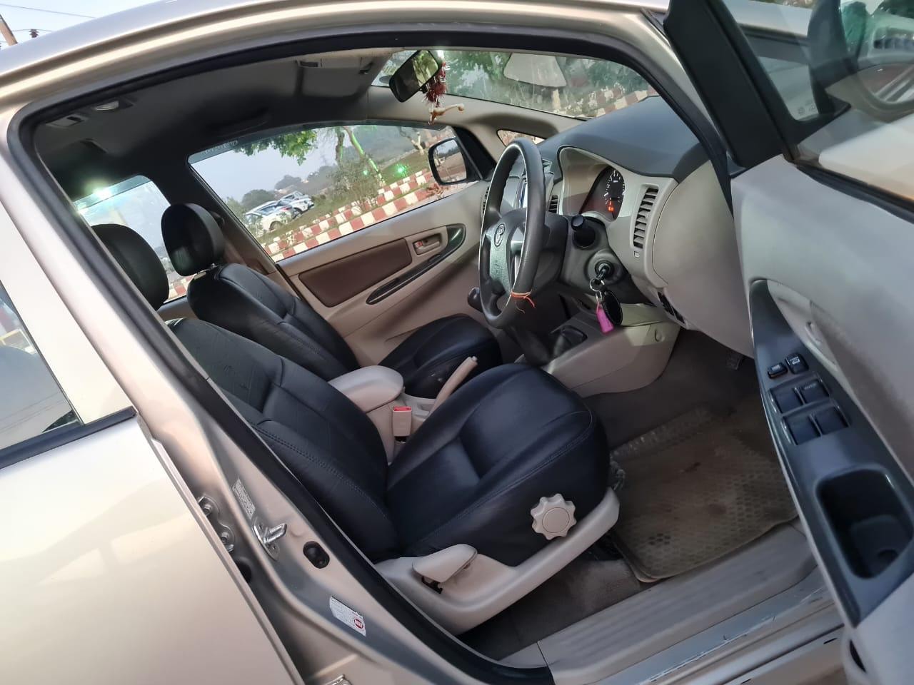 Innova image 3 Innova image 3